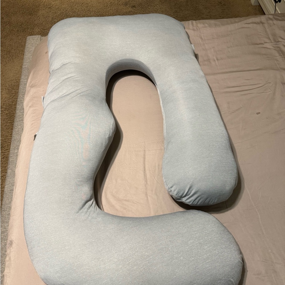 Huggable - U Shaped Maternity Body Pillow Gray U-Shaped Body Pillow